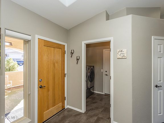 4th image of 242 Lakewood Cir