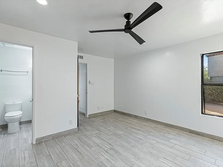 Riverside Suites — Photo 81