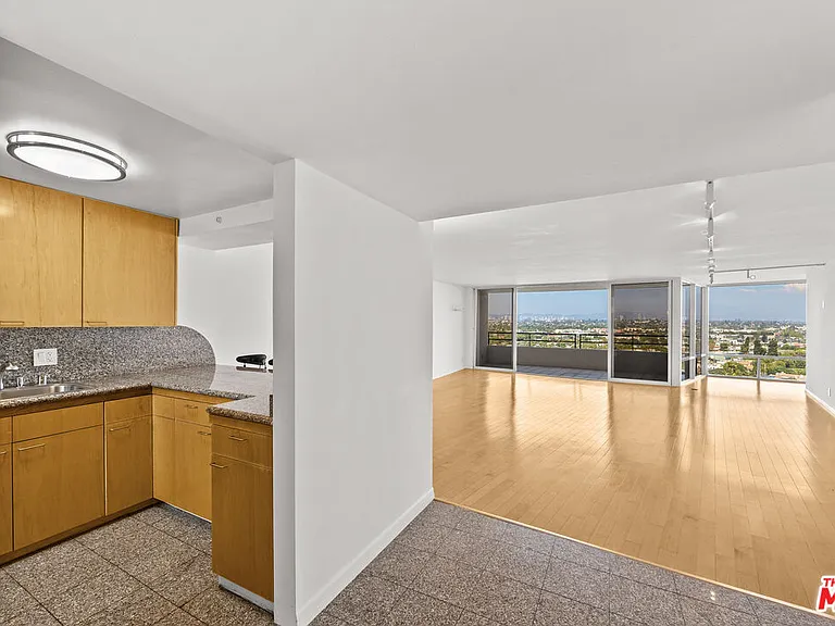 4316 Marina City Dr #1033 — Photo 25