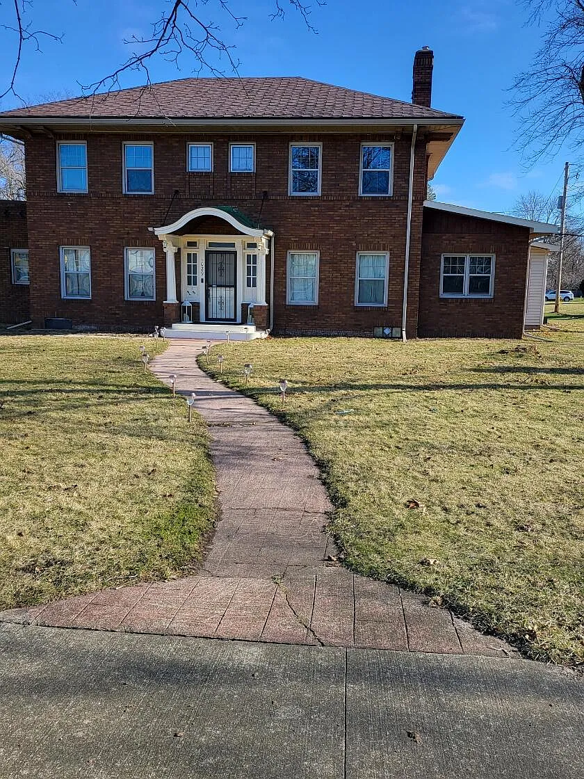 1029 N Main St photo 1