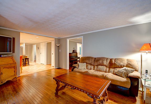 3rd image of 2981 Treadwell Ln