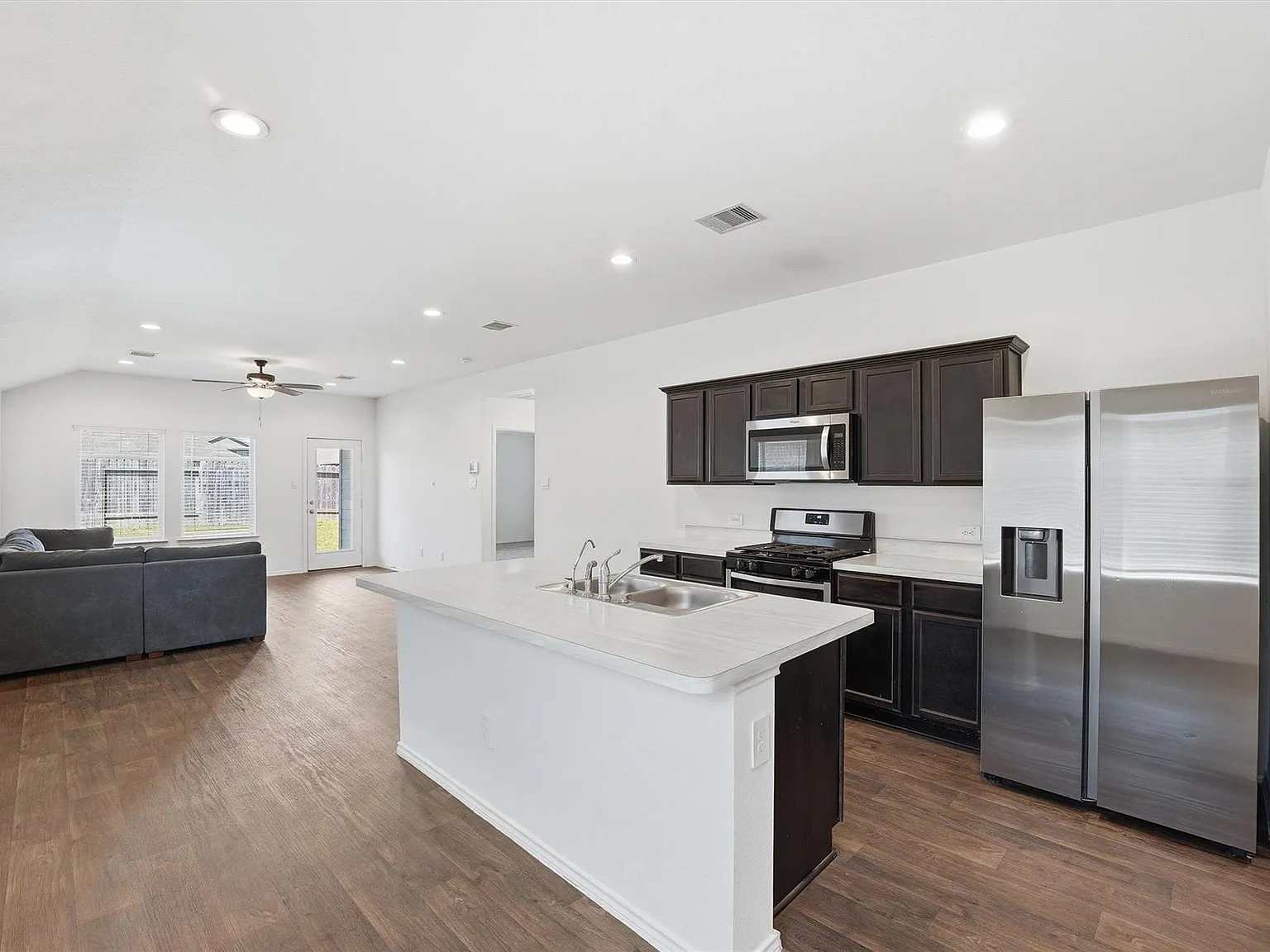 3 bed, 2.0 bath, 1486 sqft, $1,950 — Photo 3