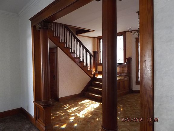 5th image of 132 E Huntington St