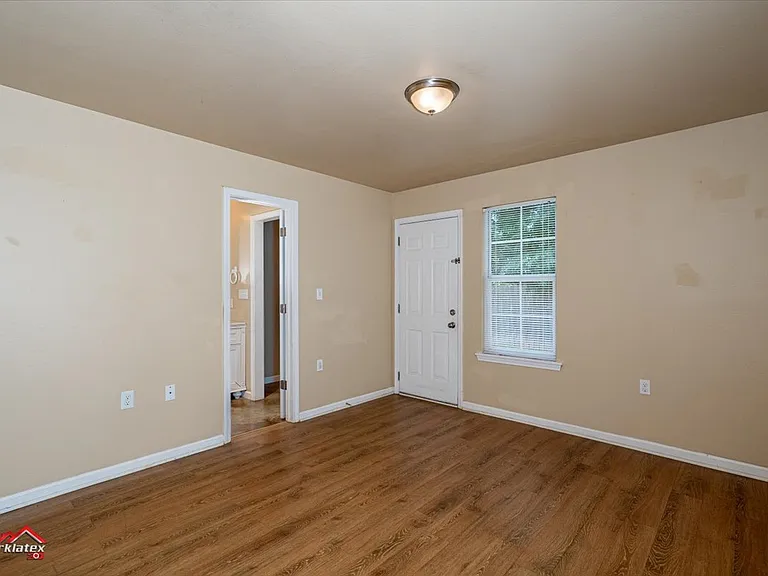 1225 Pecan St #B — Photo 8