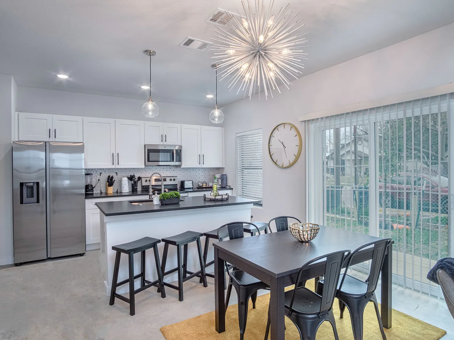 1018 Delaware St — Photo 4