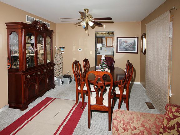 4th image of 688 Lakewood Farms Dr