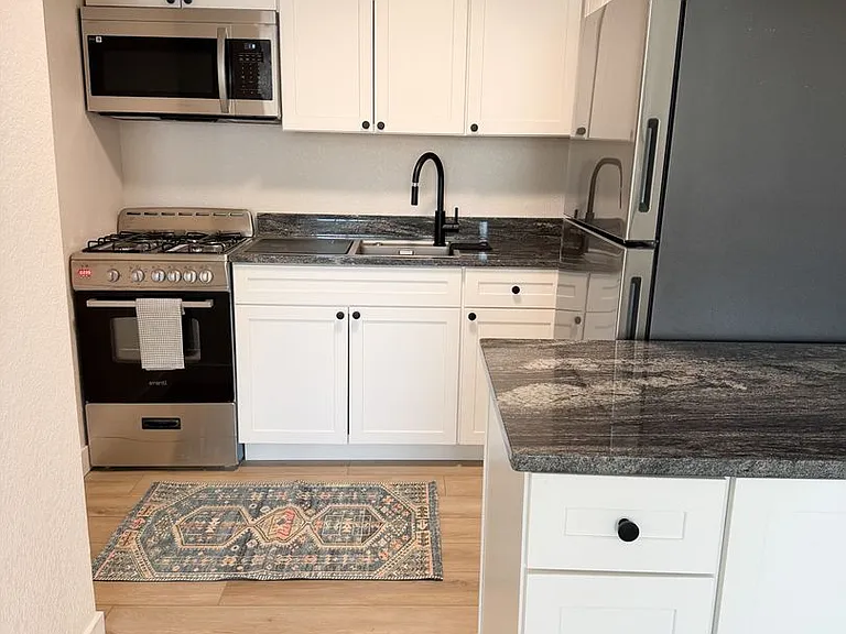 2526 N Clay St — Photo 9