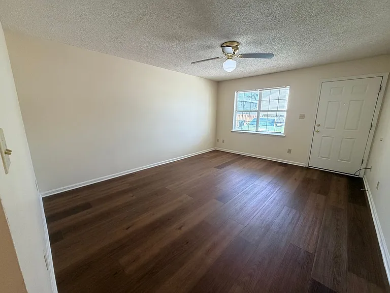 1438 Green St — Photo 17