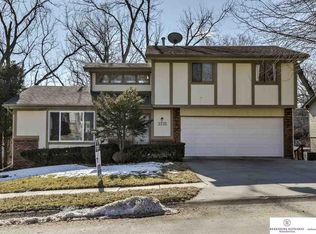 3715 Lawnwood Dr, Bellevue, NE 68123