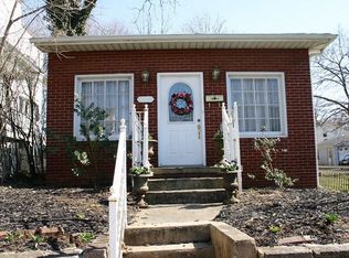 319 E Washington St, Charles Town, WV 25414