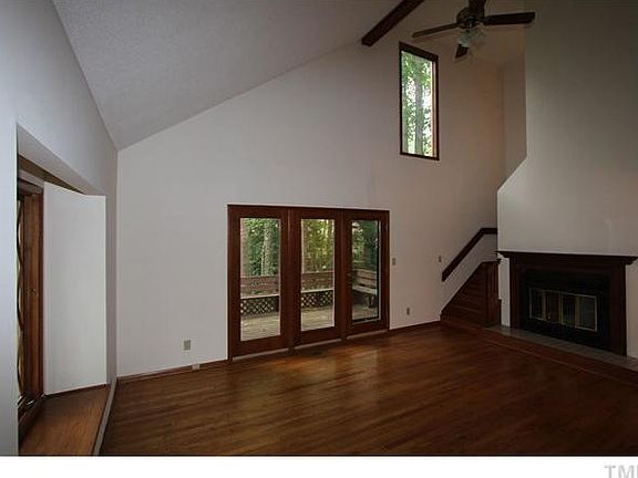4th image of 128 Essex Dr