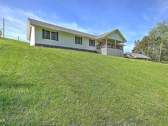 3rd image of 218 Jones Ridge Dr
