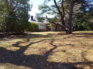 521 Nanaquaket Rd, Tiverton, RI 02878