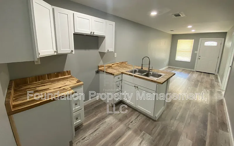 3 bed, 2.0 bath, 825 sqft, $1,100 — Photo 4