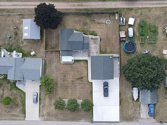 4th image of 645 Cliff St