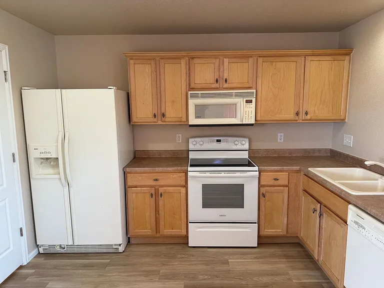 392 Montgomery Dr — Photo 9