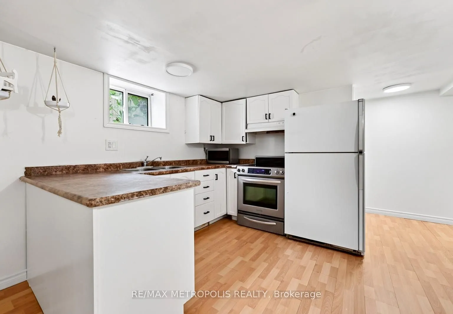 2 bed, $1,600 — Photo 3