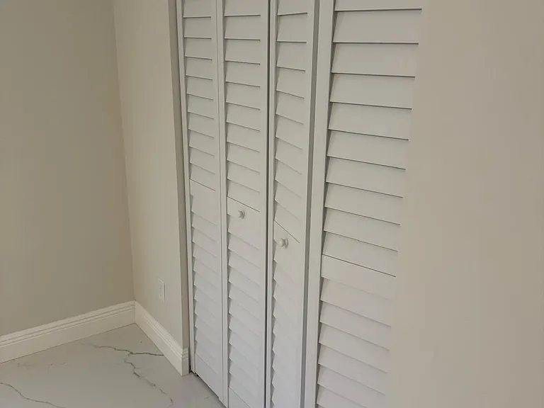 699 NW Riverside Dr — Photo 16
