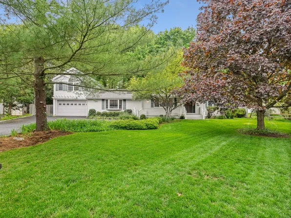 8 Argentine Way, Norwalk, CT 06850