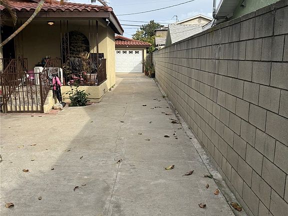 4th image of 1362 S Downey Rd