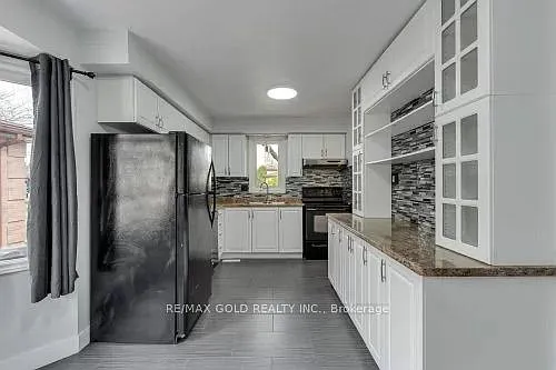 83 Speight Cres — Photo 2