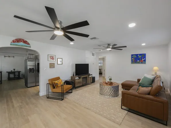 702 Gray St S, Gulfport, FL 33707