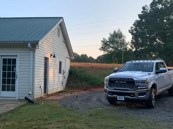 5695 Parks Rd, Cumming, GA 30041