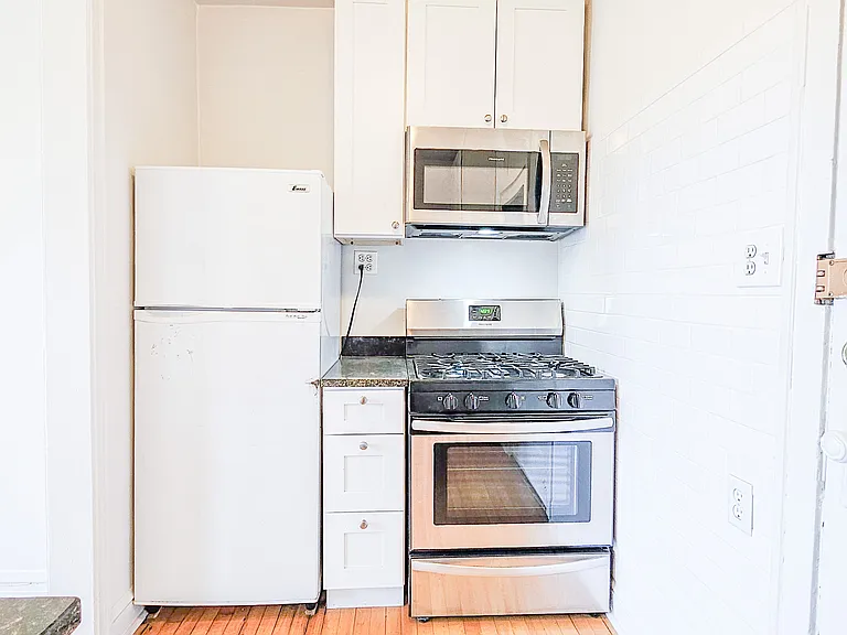 4260 N Clark St #1E — Photo 1