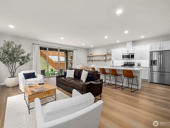 2nd image of 12913 193rd Avenue E