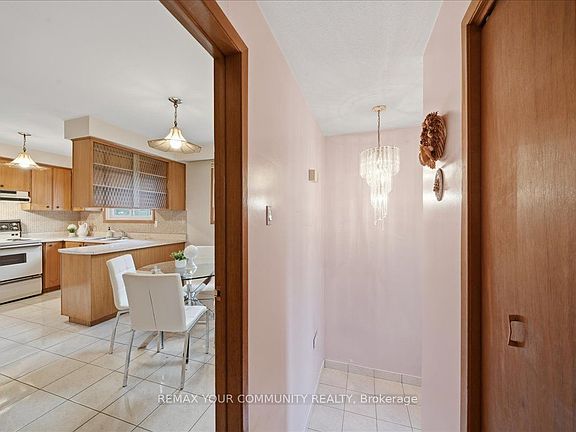 3rd image of 9 Hisey Cres