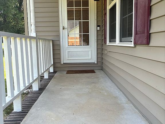 3rd image of 671 Circle Dr