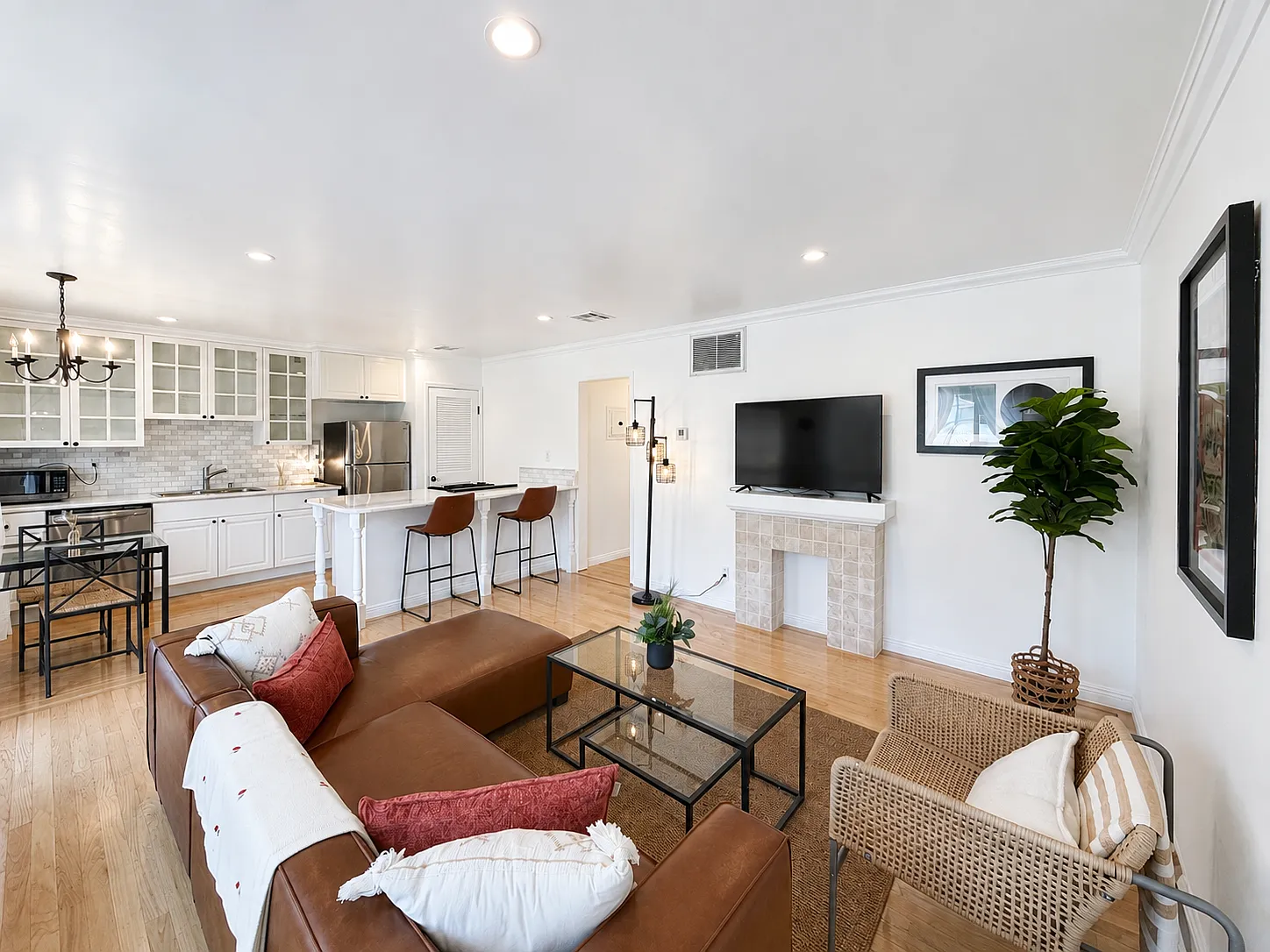 2 bed, 1200 sqft, $5,500 — Photo 4
