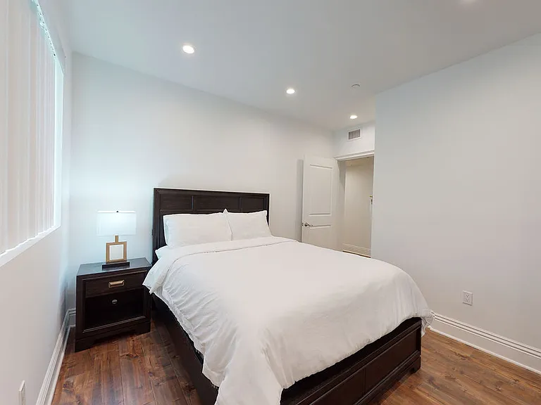 907 S Shenandoah St #101 — Photo 13