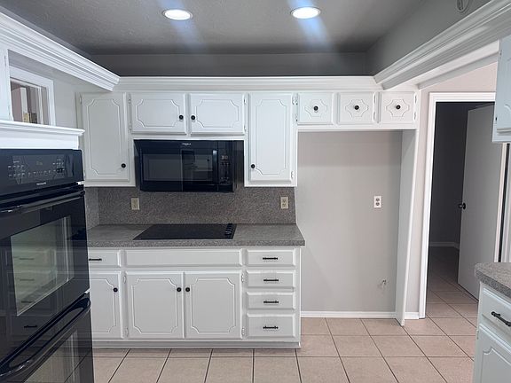 3rd image of 12216 Sylvester Dr