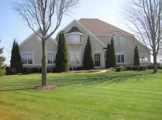 40W540 Stonecrest Dr, Elgin, IL 60124