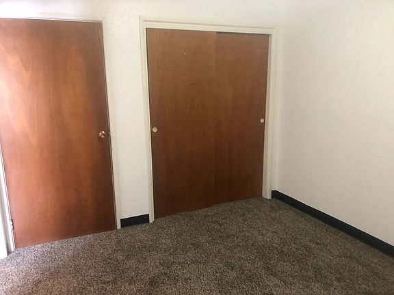 5th image of 201 S 3rd St APT 4