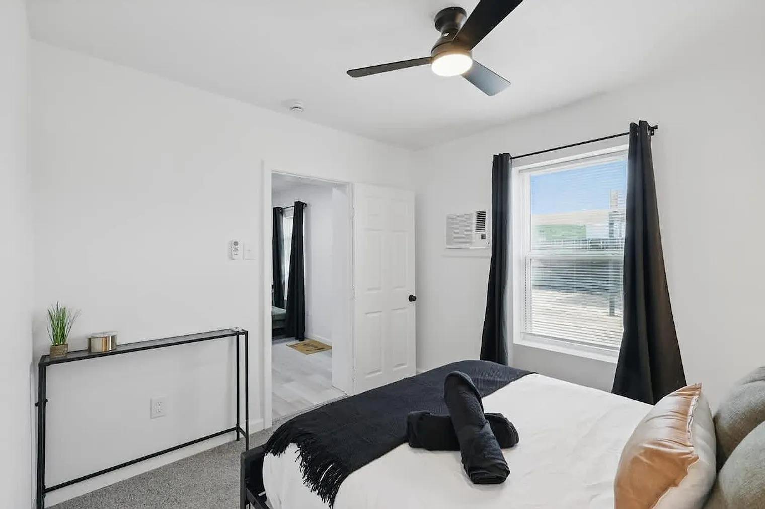 2 bed, 1.0 bath, 495 sqft, $3,373 — Photo 3