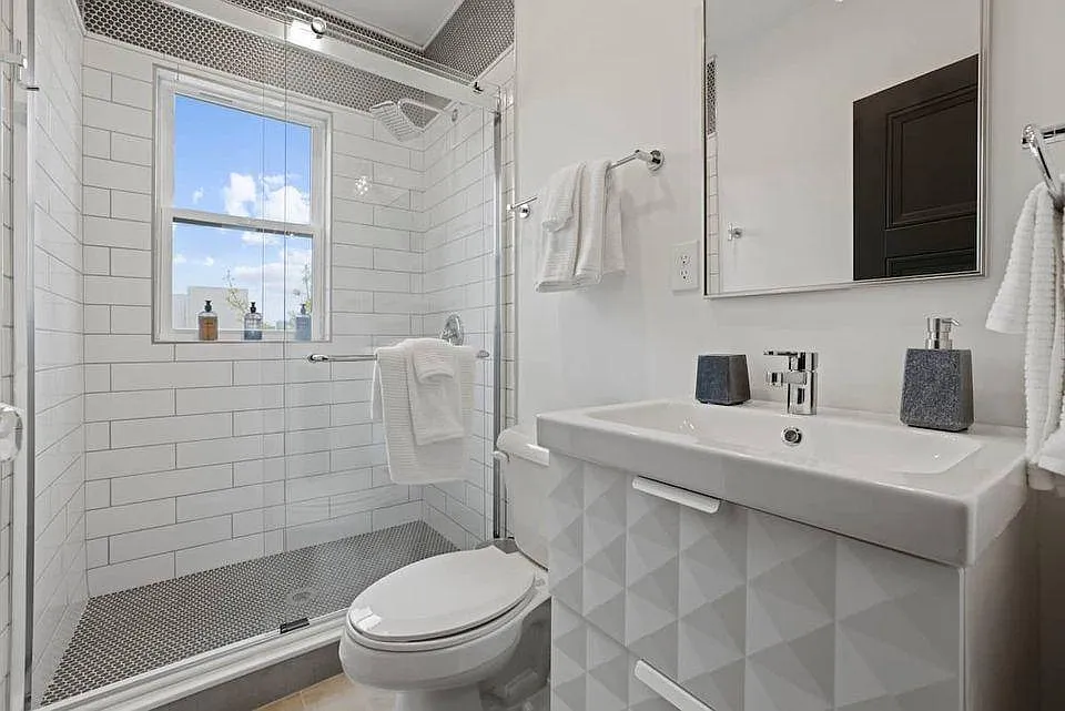 383 Wilson Ave — Photo 3