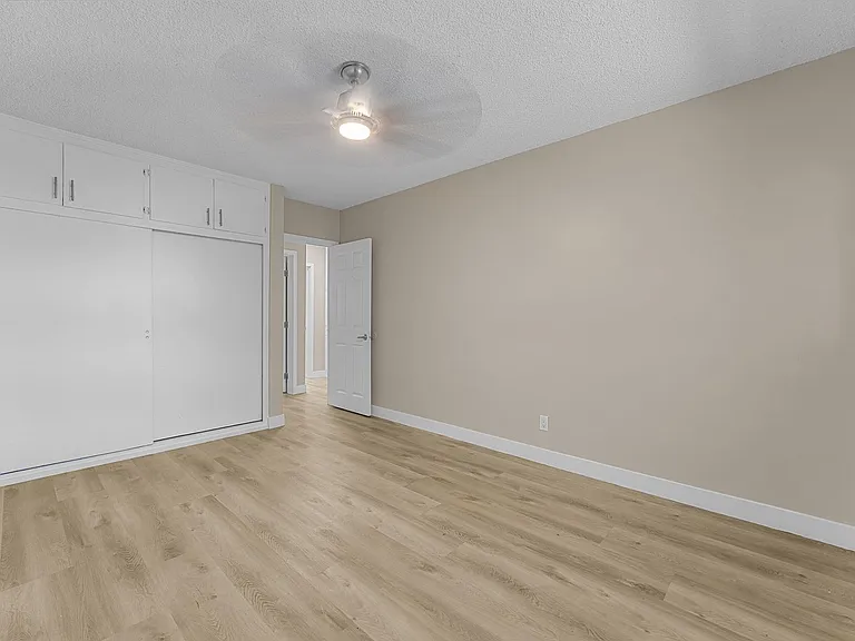 531 W Hyde Park Blvd #3 — Photo 11