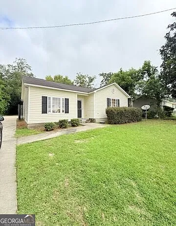 3 bed, 1.0 bath, 1062 sqft, $1,250 — Photo 1
