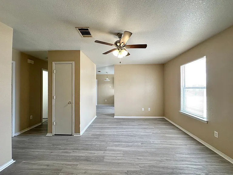 1704 Spring Rose Cir — Photo 3