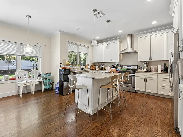 294-296 Tenafly Rd — Photo 5