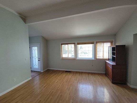 3rd image of 405 Sandalwood Dr