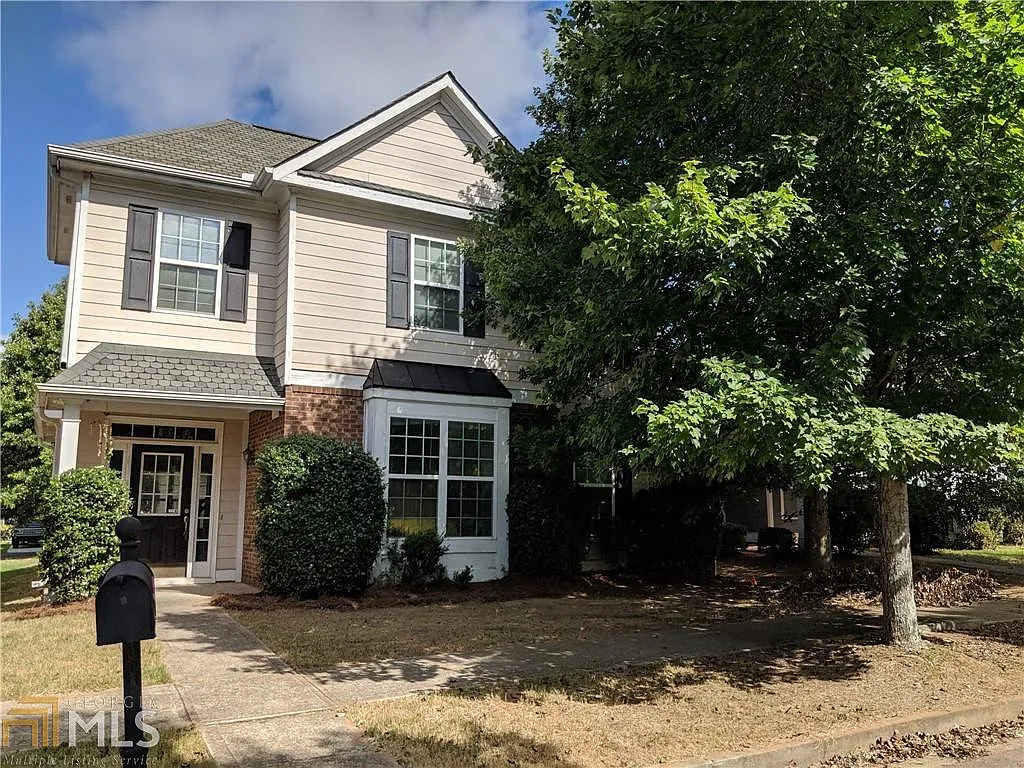 6101 Park Clos photo 1