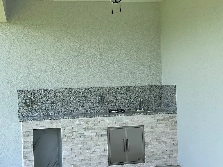 1330 NW 7th Pl — Photo 3