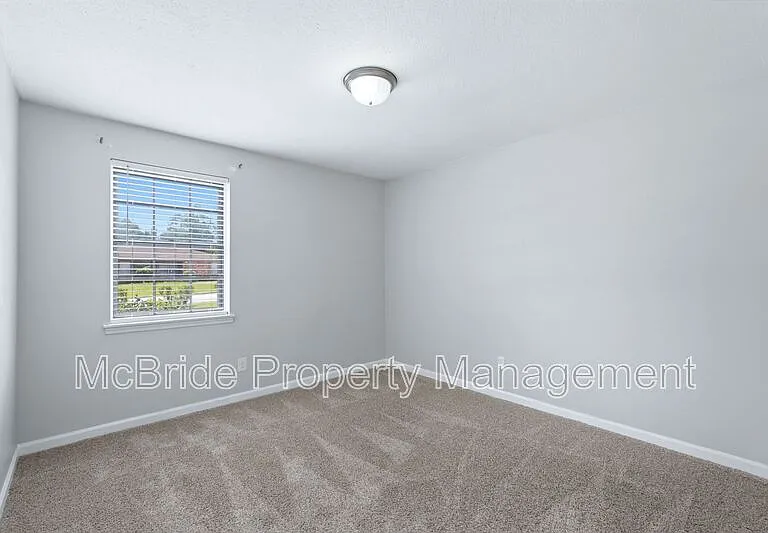 4409 Roxbury Dr — Photo 12