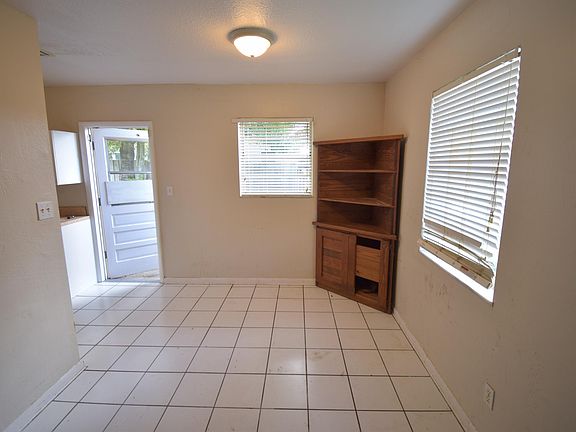 4th image of 224 SE Prima Vista Blvd