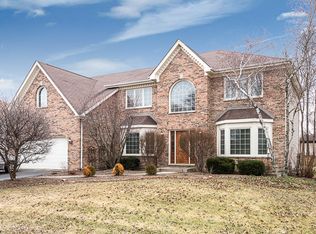 2812 Willow Ridge Dr, Naperville, IL 60564