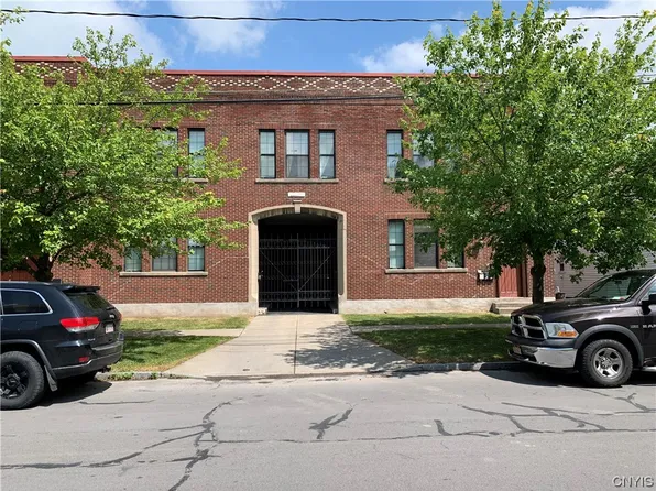 19 Wall St, Auburn, NY 13021