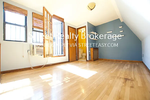 Rented by Street Realty Brokerage LLC | media 7